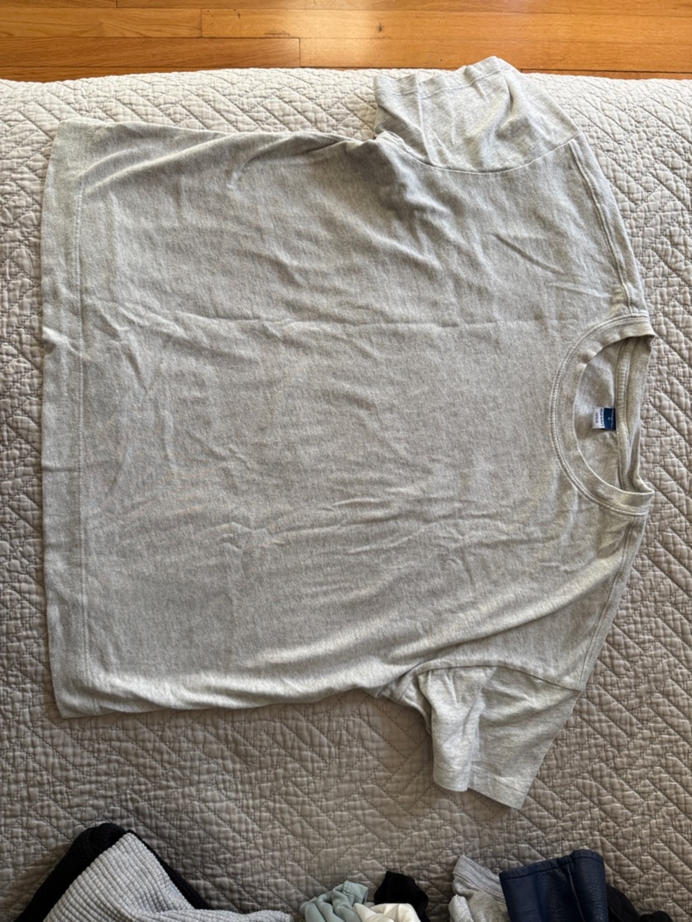 Old Navy Light Gray Short Sleeve Crew Neck Tee
